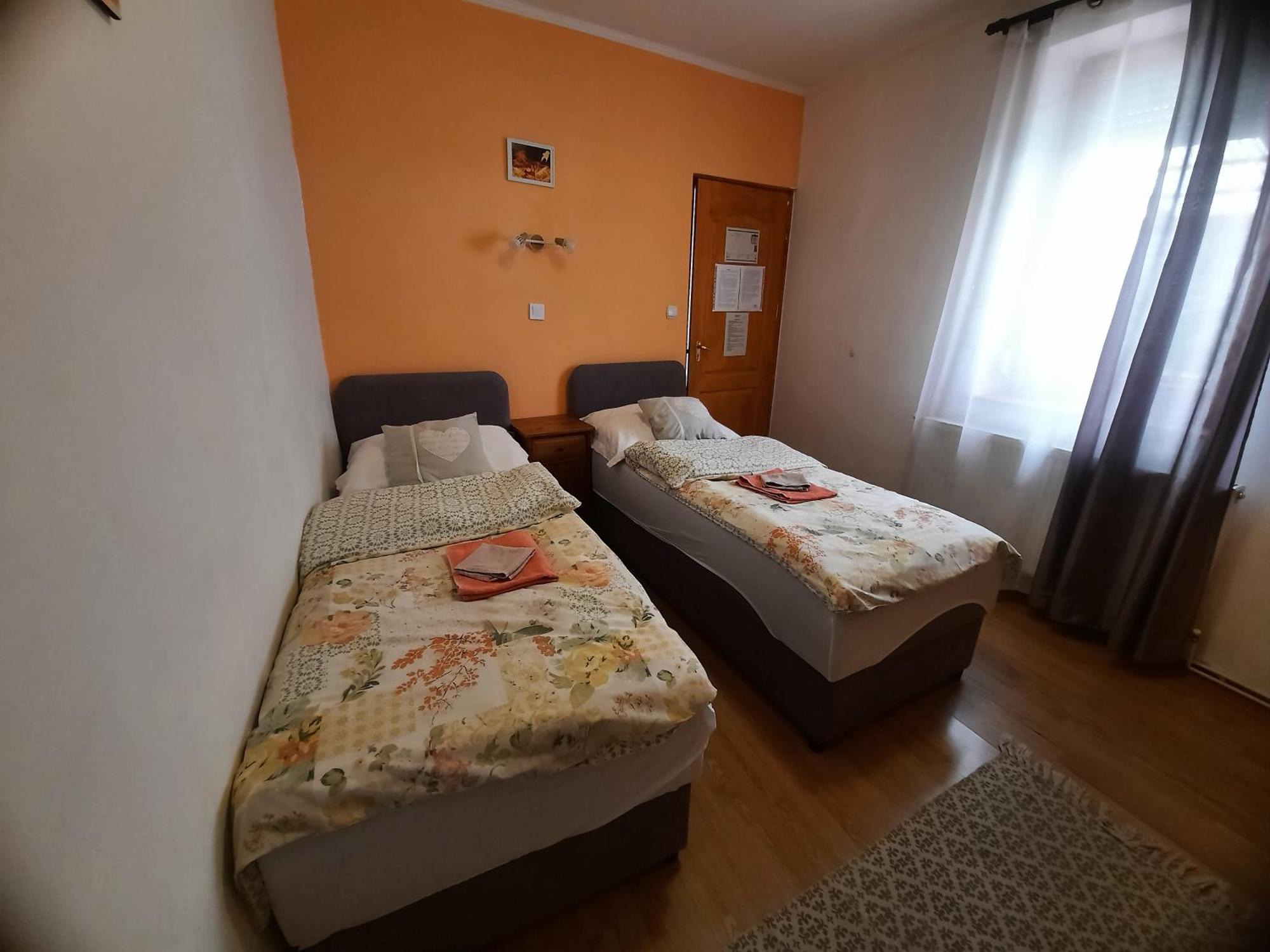 Kis Rigo Vendeghaz Hotell Salgótarján Eksteriør bilde