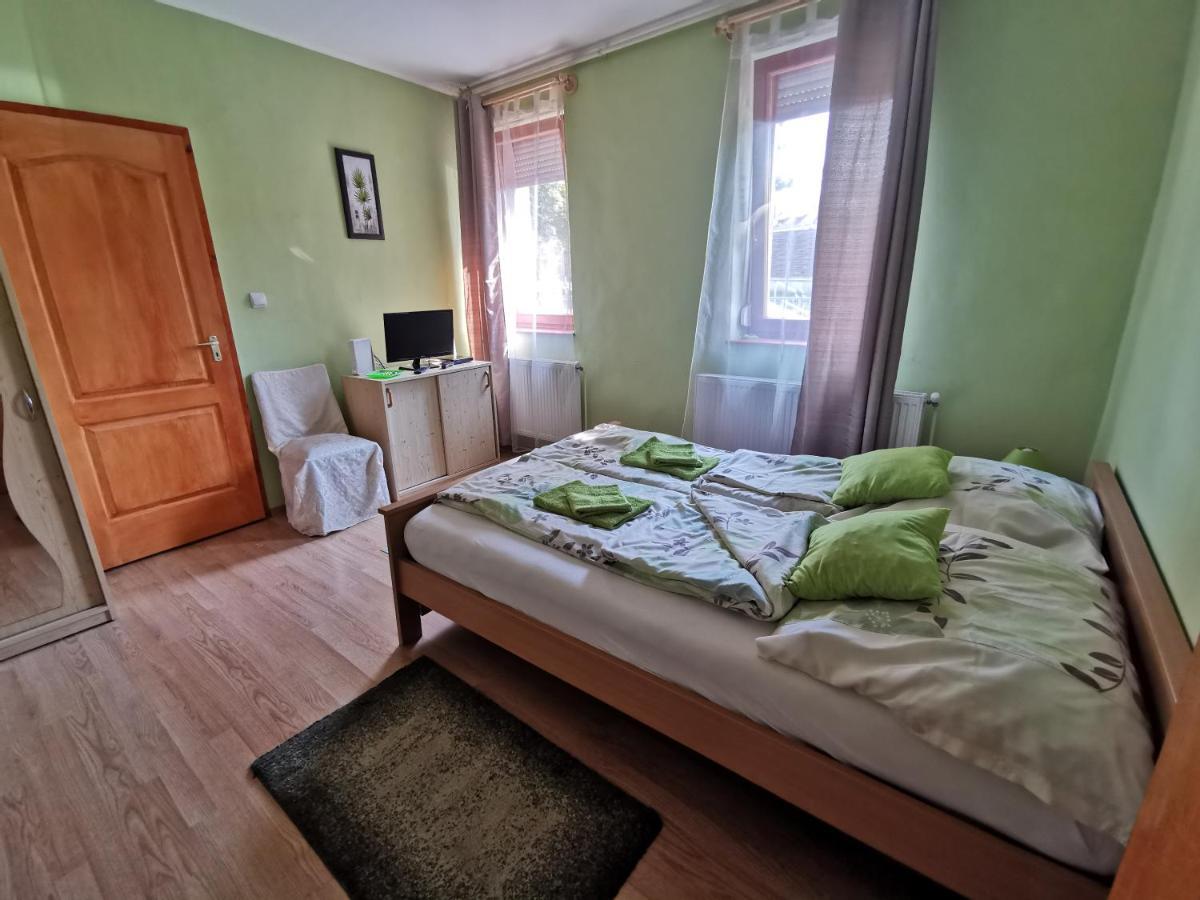 Kis Rigo Vendeghaz Hotell Salgótarján Eksteriør bilde